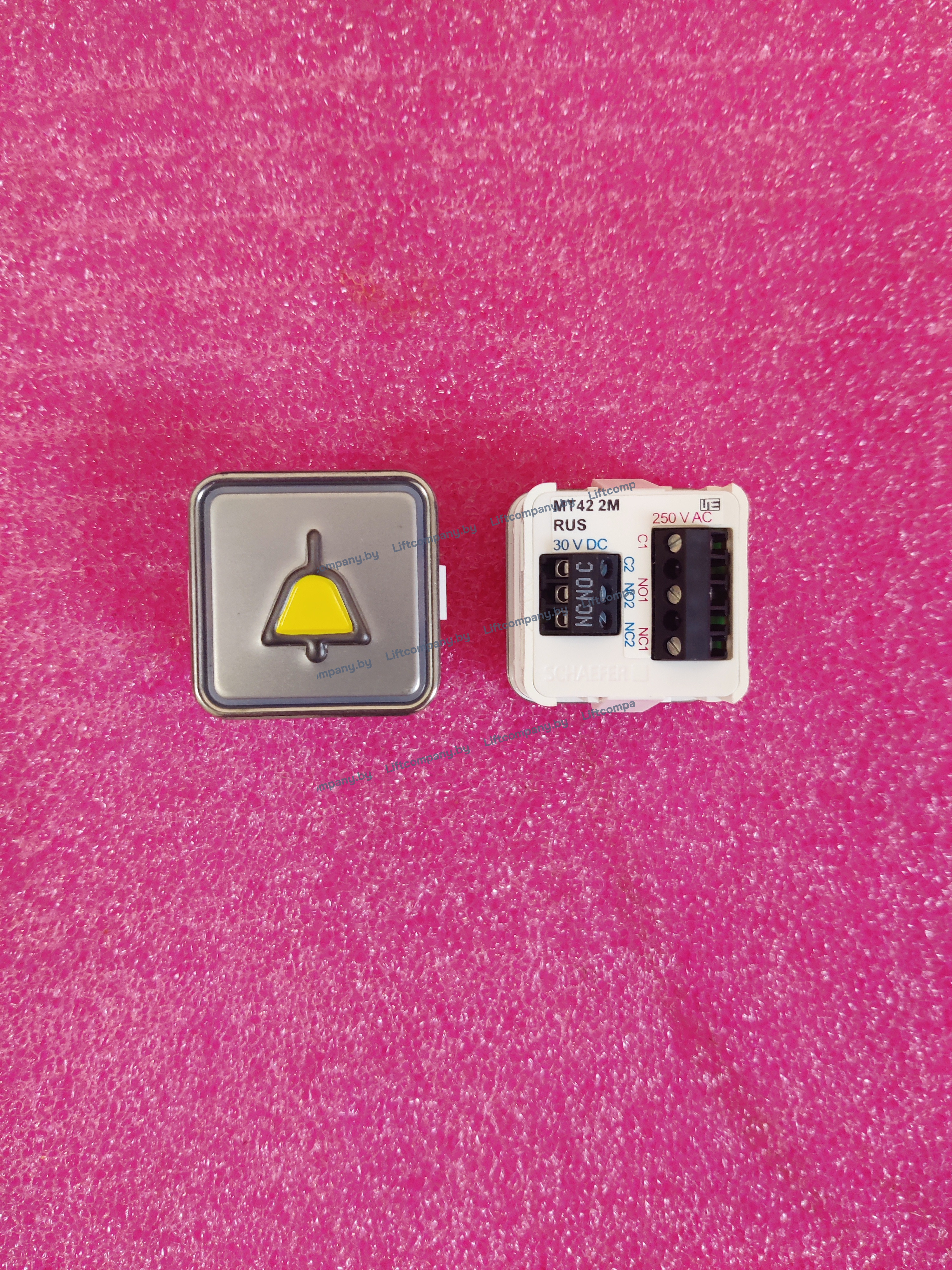 Кнопочный модуль МТ-42-2М RUS выдавленная надпись ВЫЗОВ ДИСПЕТЧЕРА ЩЛЗ (SCHAEFER)