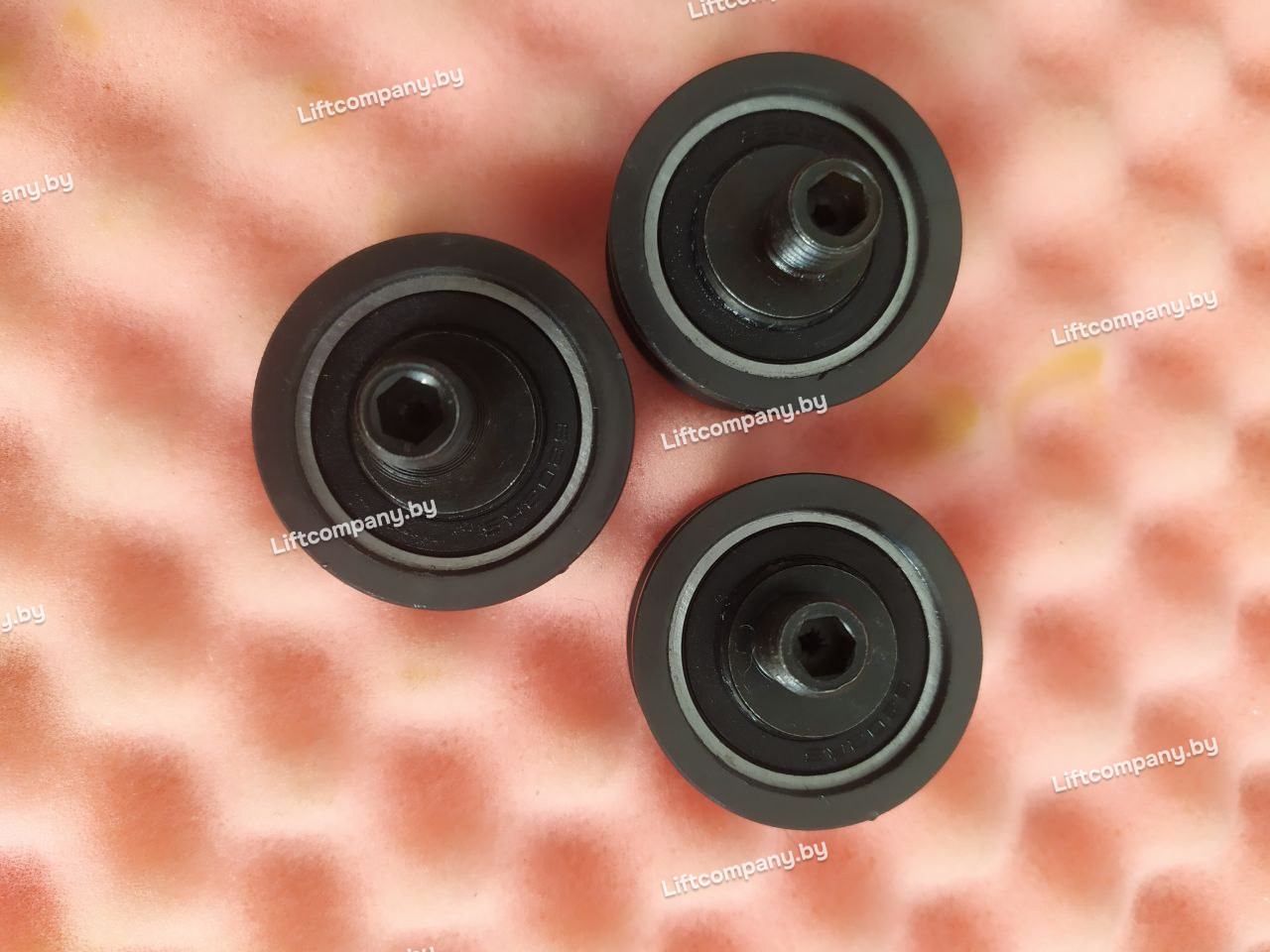 Контрролик эксцентриковый нижний трека Selcom Hydra D=43мм M12