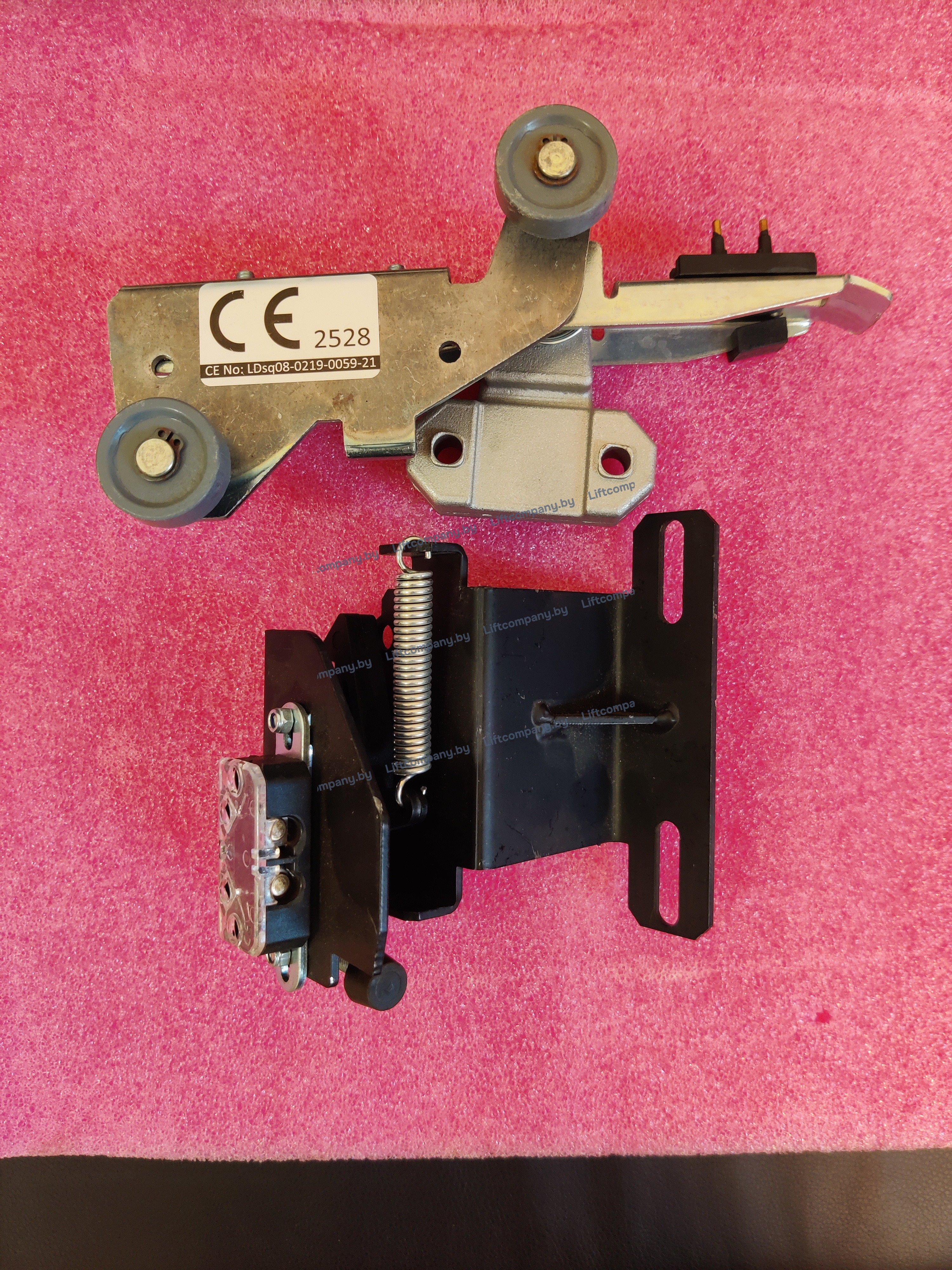 Замок дверей шахты (левый), EMAY