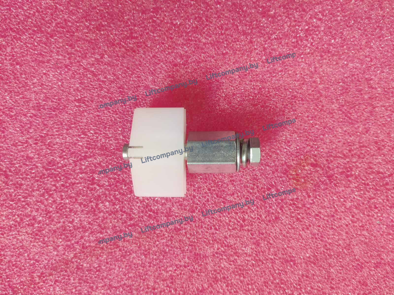 Башмак створок дверей кабины и шахты