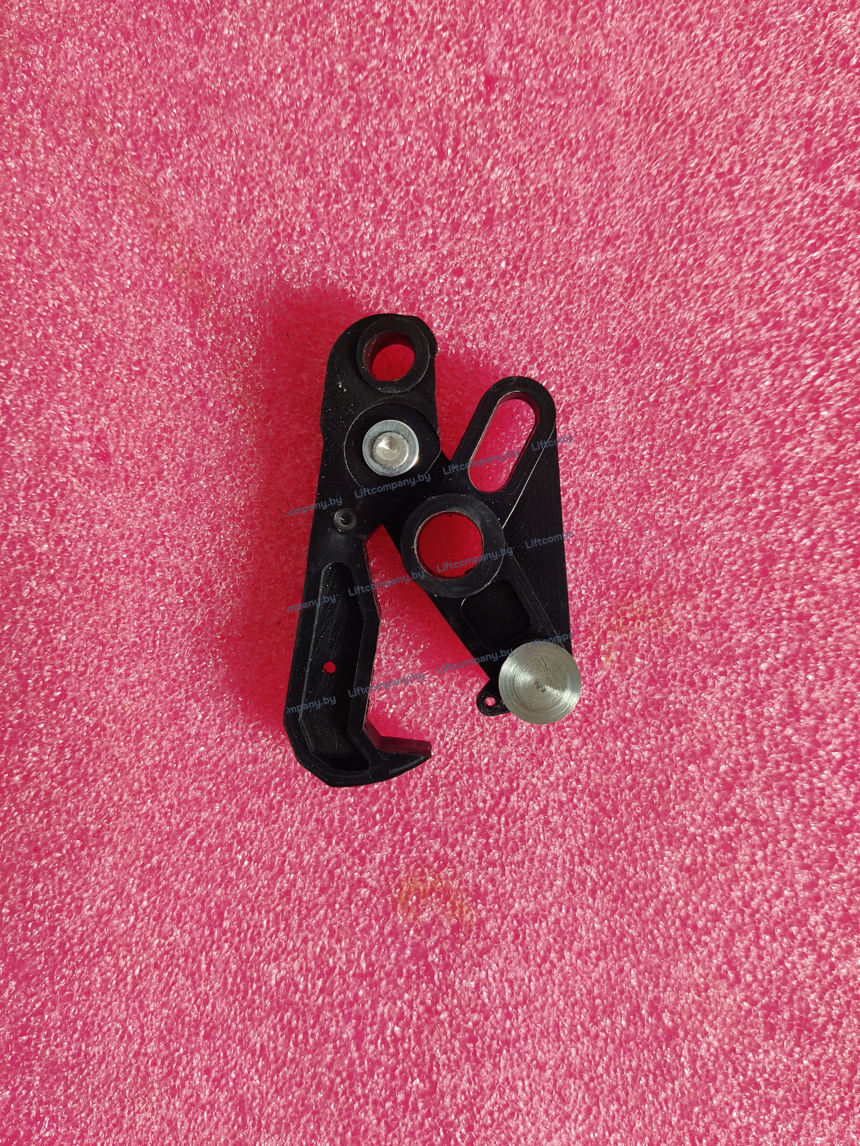 Качалка (крюк) левой отводки Fermator CDL-VF00CI000 (ремкомплект с осями)