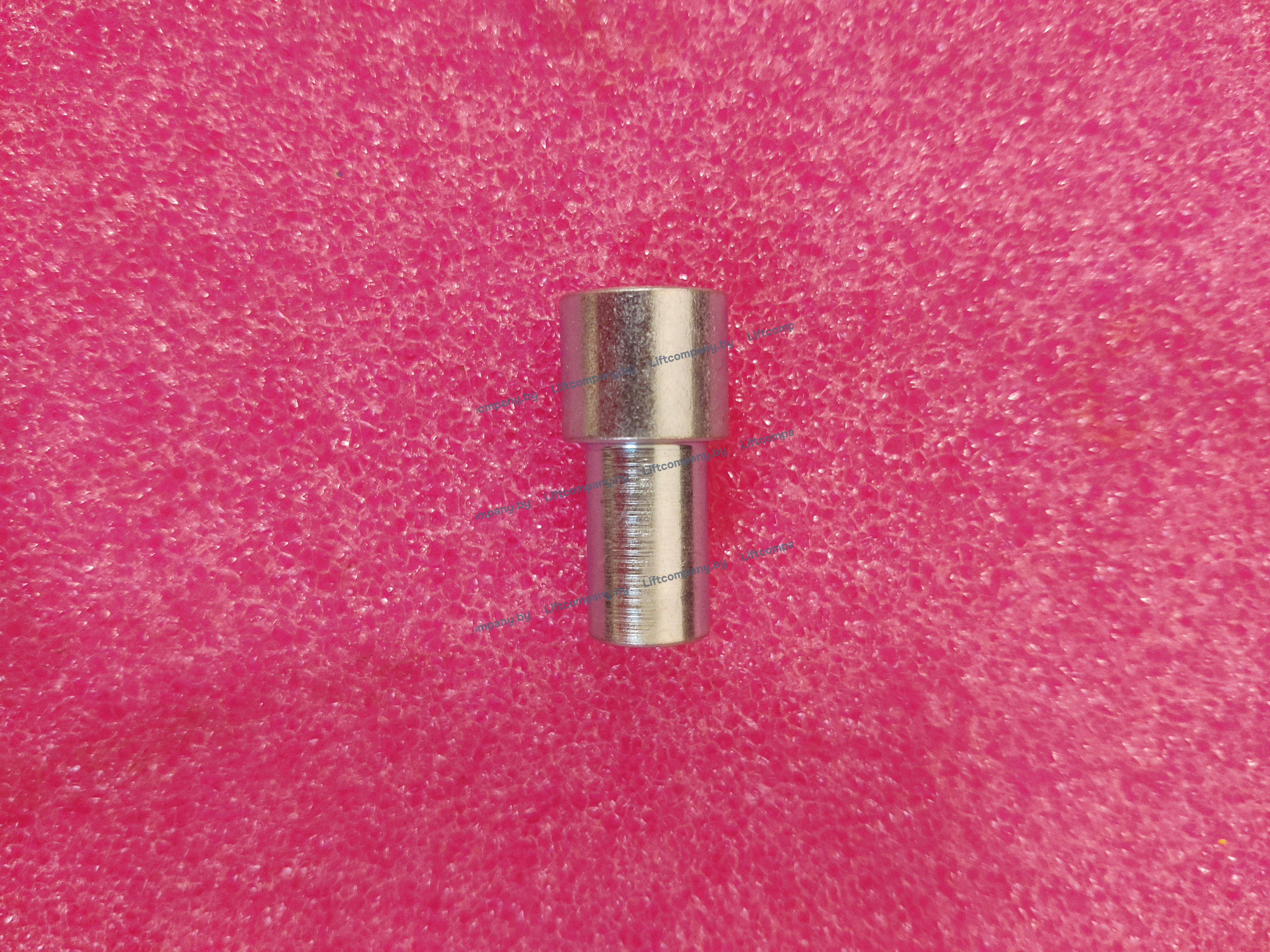 Втулка ролика отводки дверей кабины 0463Б.23.15.002-01