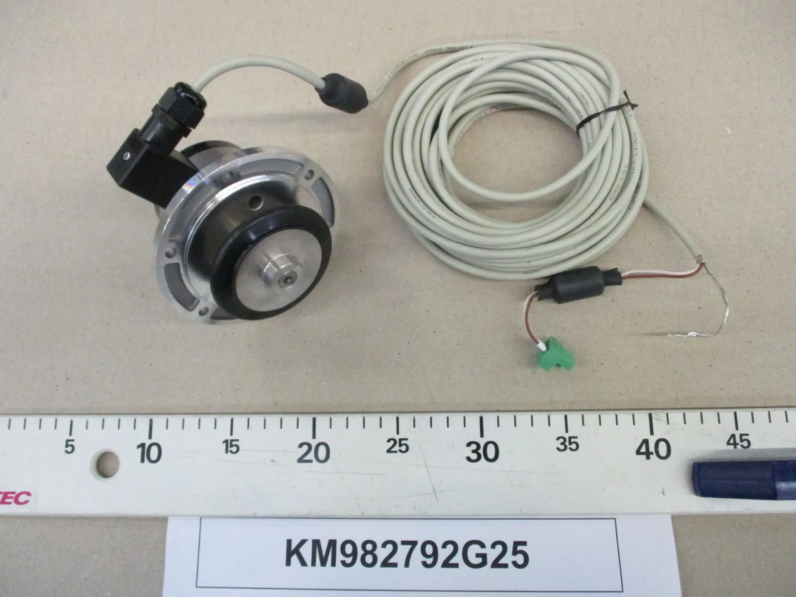 Тахометр бесщеточный GTF7.16L нового типа (замена RE 0444) c кабелем и шкивком 75 мм